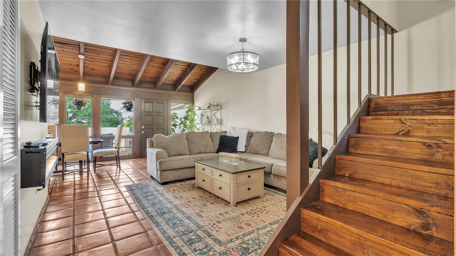 CASA LOMA CONDO - Residential