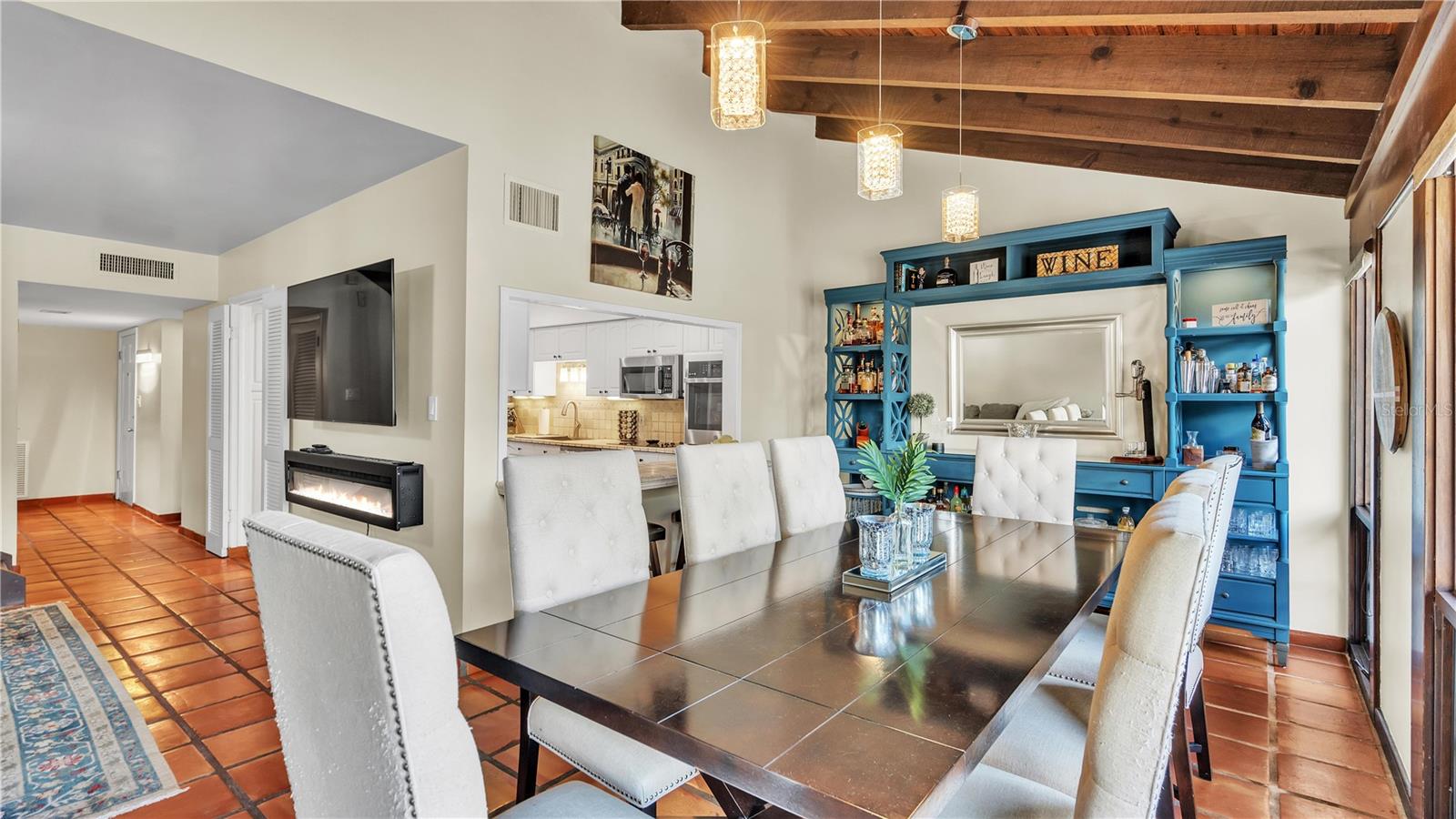CASA LOMA CONDO - Residential