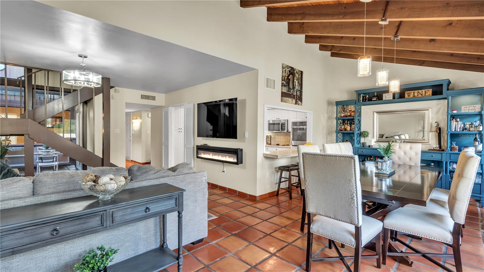 CASA LOMA CONDO - Residential