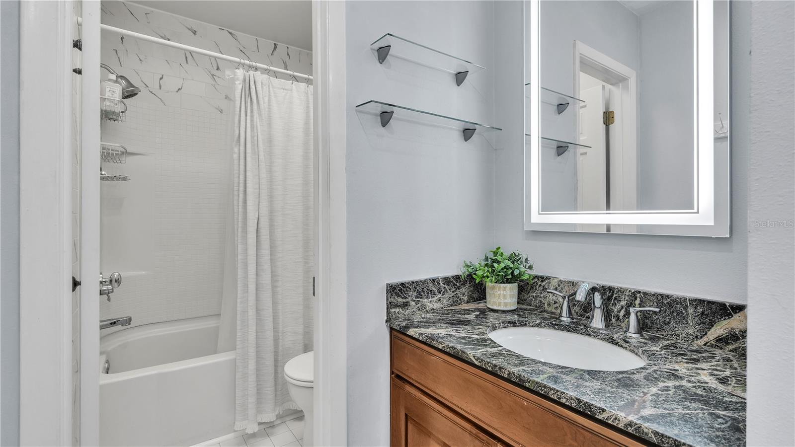 CASA LOMA CONDO - Residential