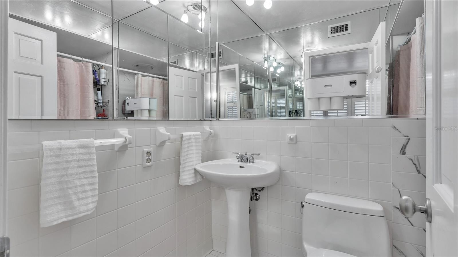 CASA LOMA CONDO - Residential