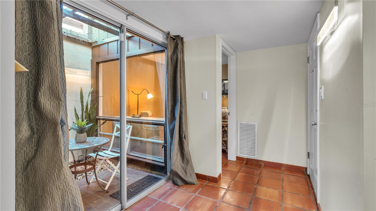 CASA LOMA CONDO - Residential