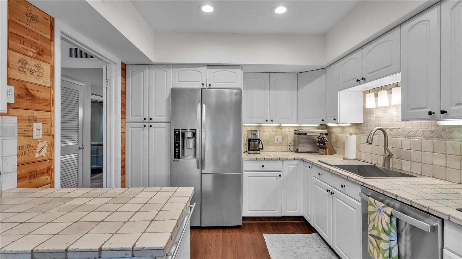 CASA LOMA CONDO - Residential