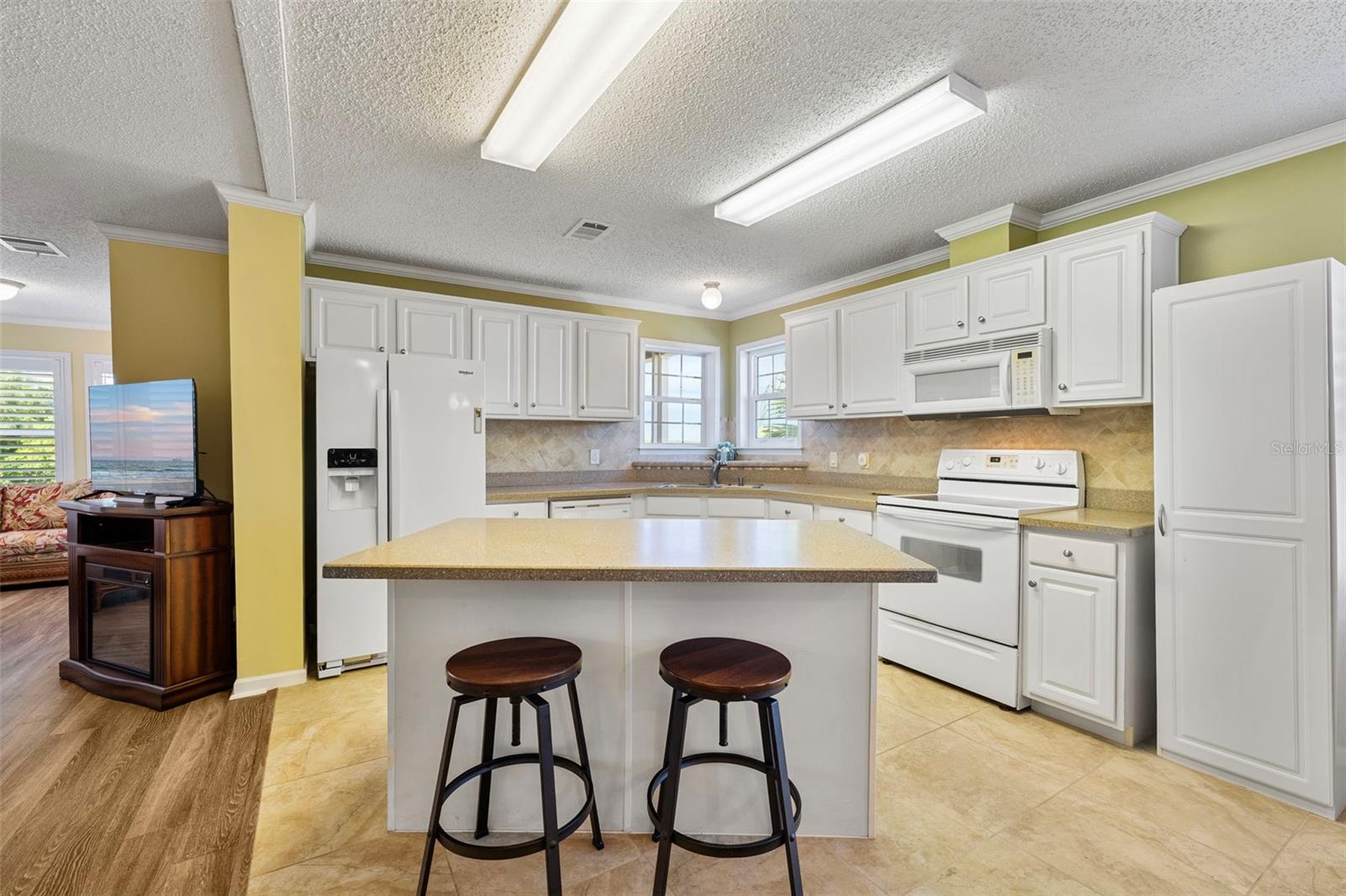 RIVER FOREST MHP - Residential