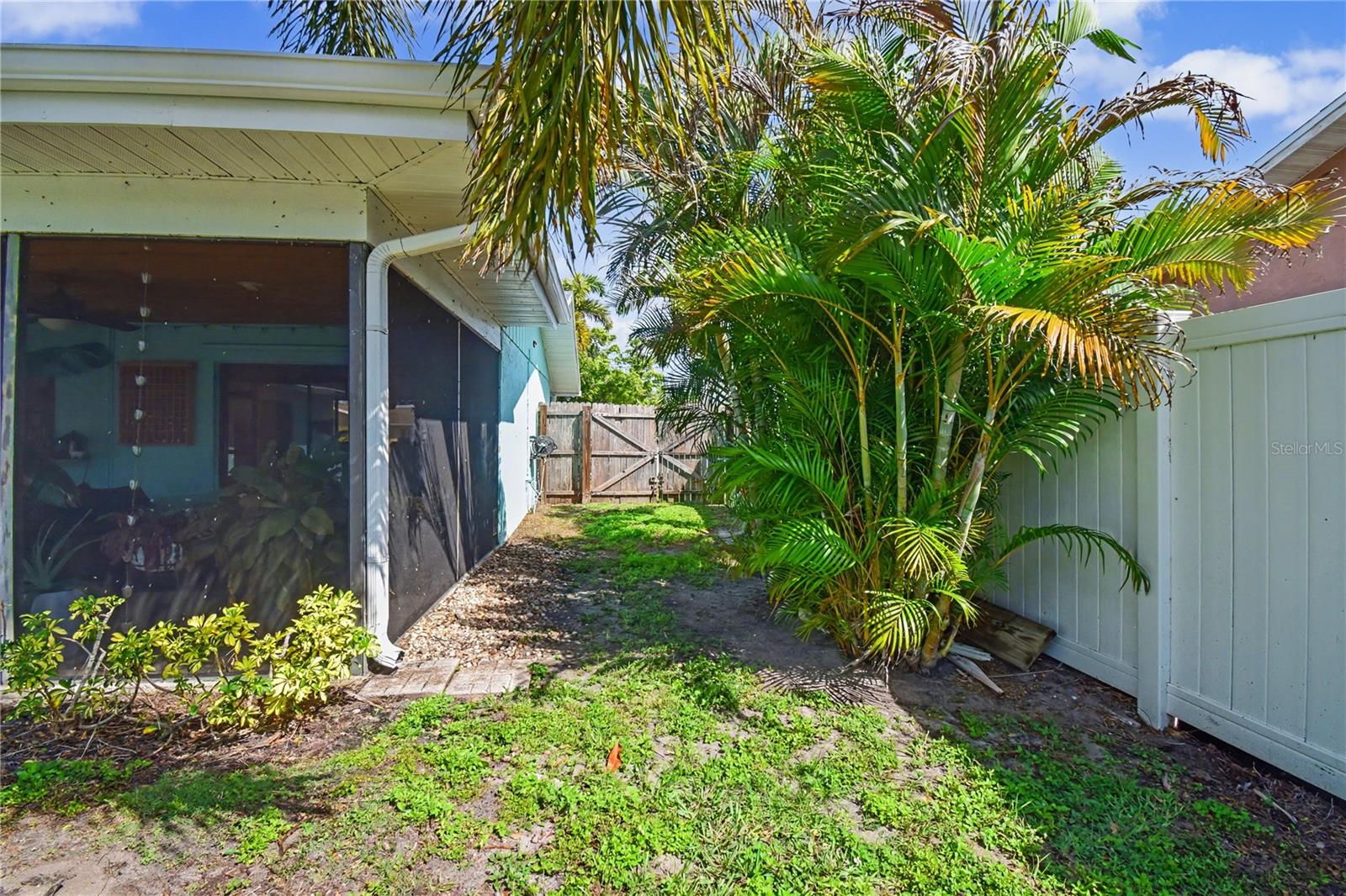 LAKE SARASOTA - Residential