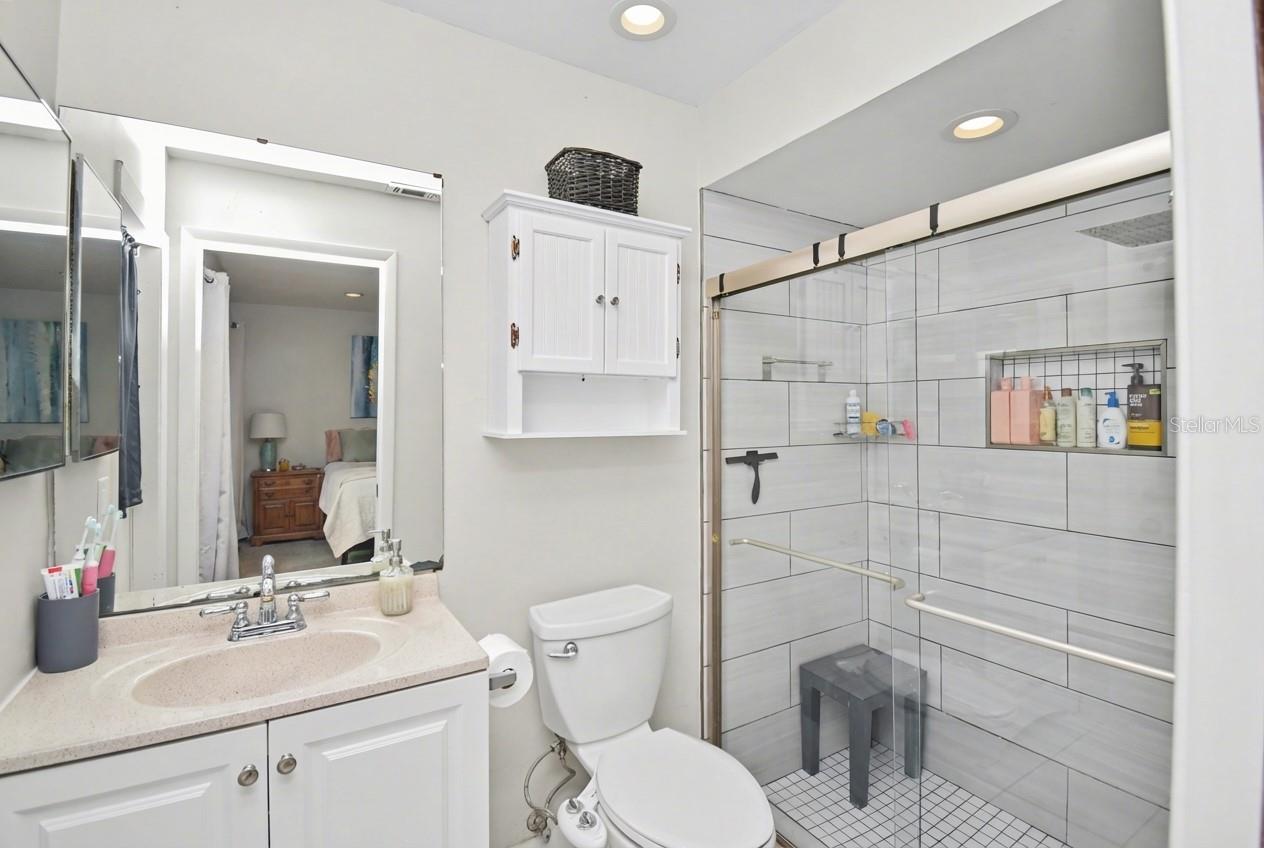 LAKE SARASOTA - Residential