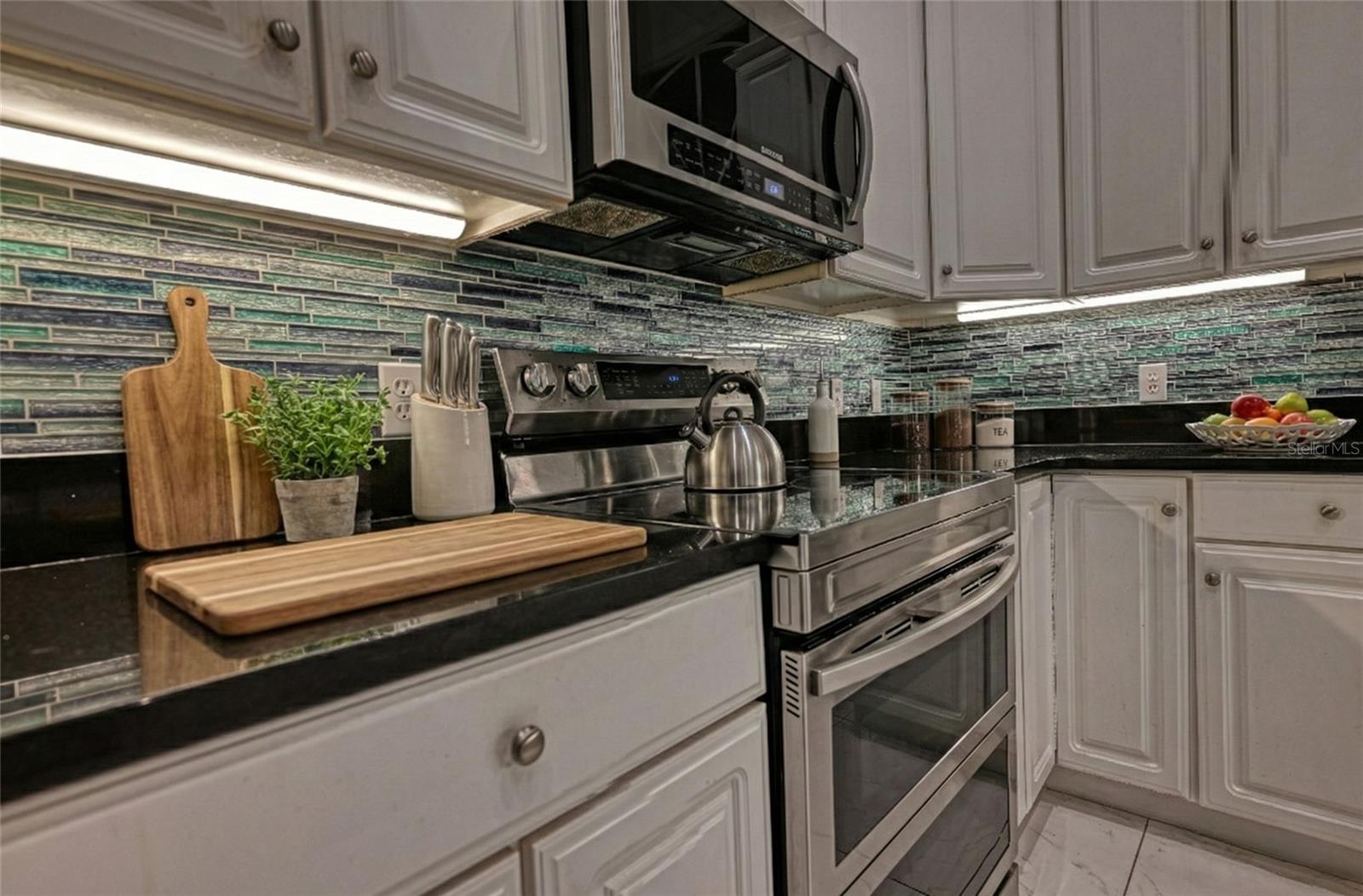 HUNTERS CREEK TR 200-215 PH 01 - Residential