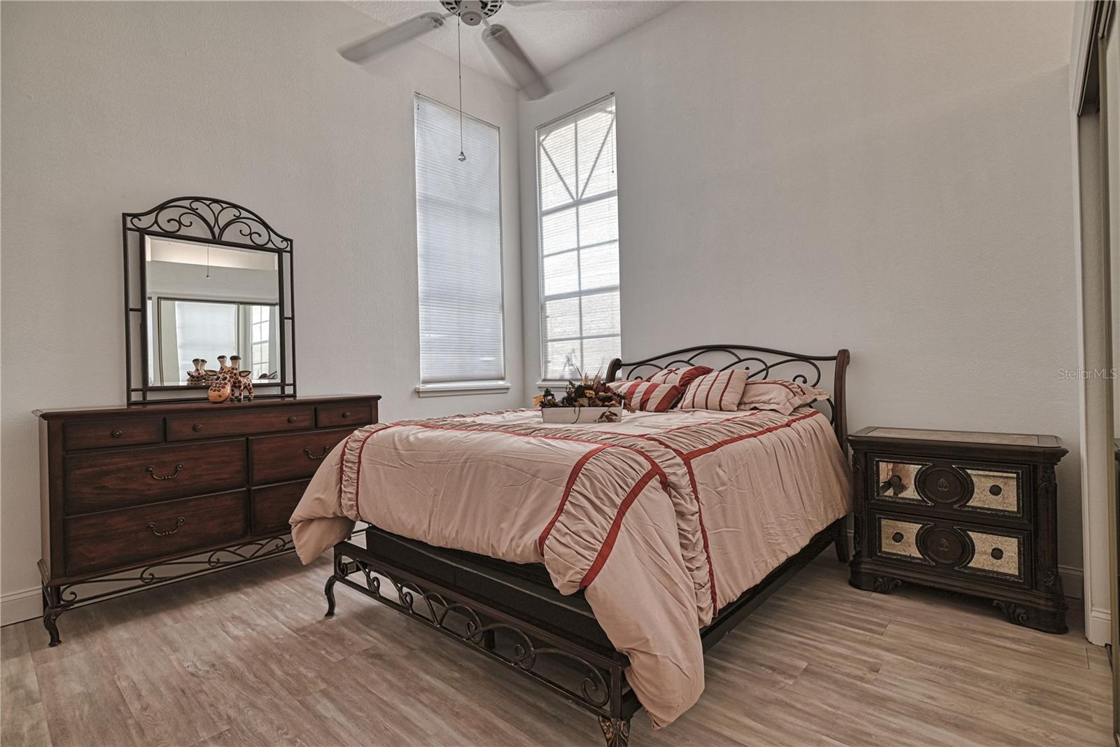 HUNTERS CREEK TR 200-215 PH 01 - Residential