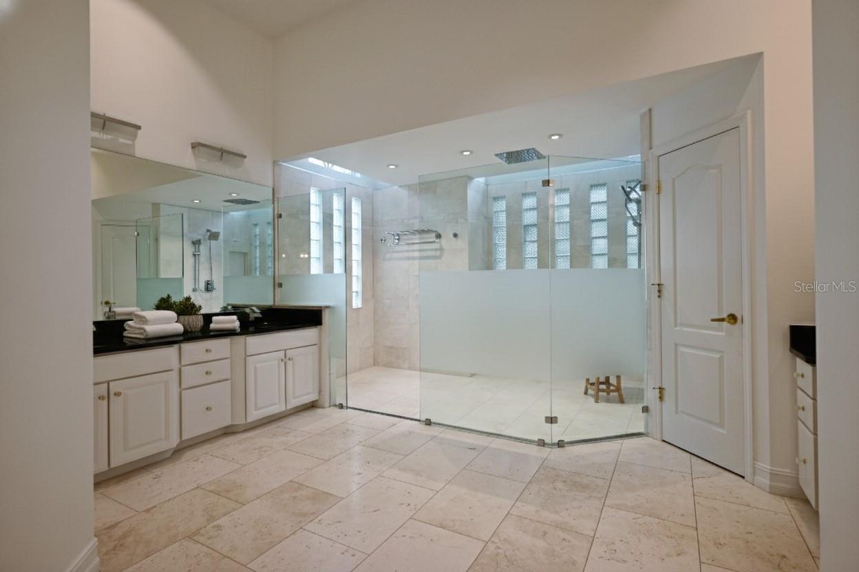 HUNTERS CREEK TR 200-215 PH 01 - Residential