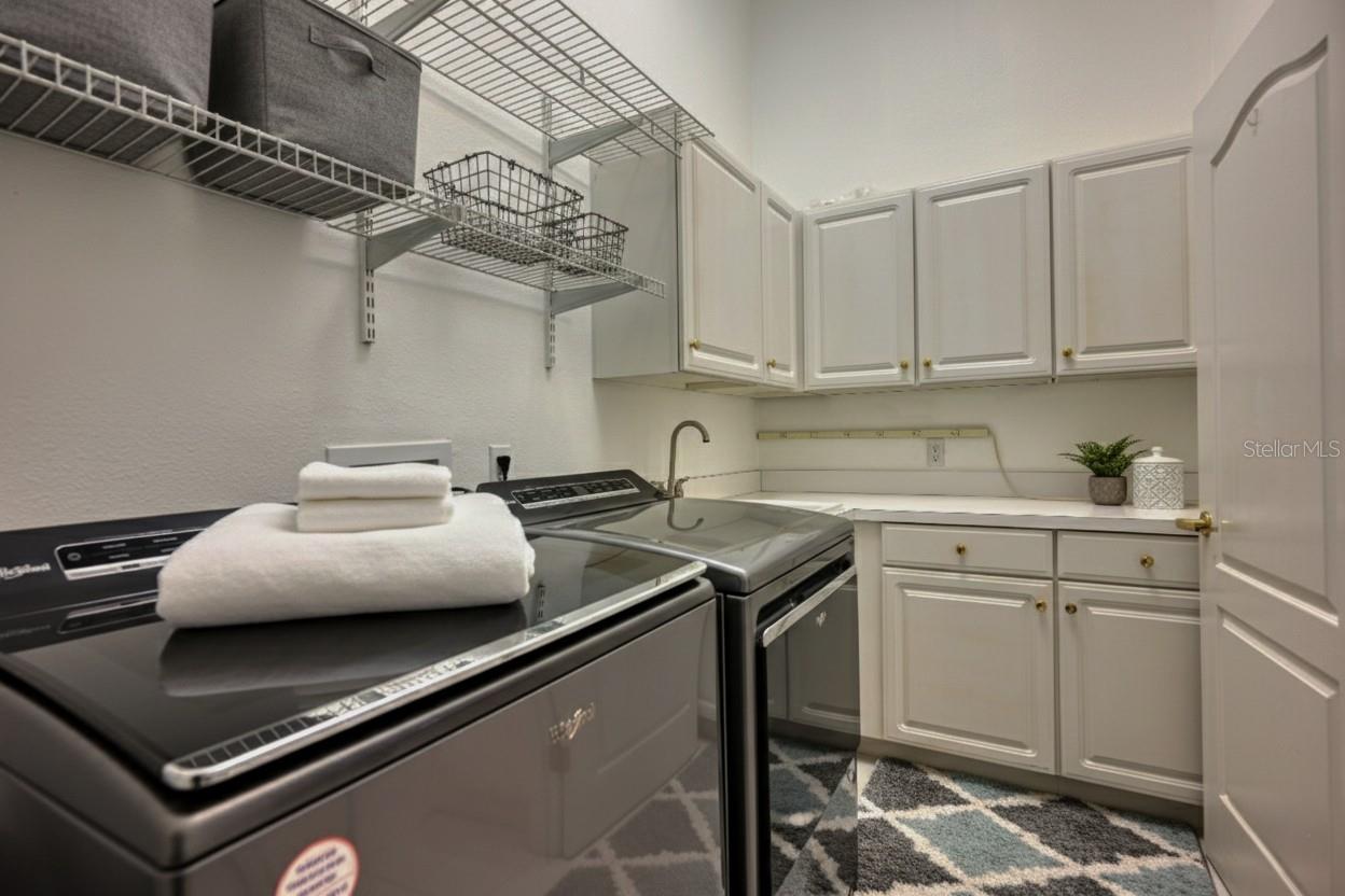 HUNTERS CREEK TR 200-215 PH 01 - Residential