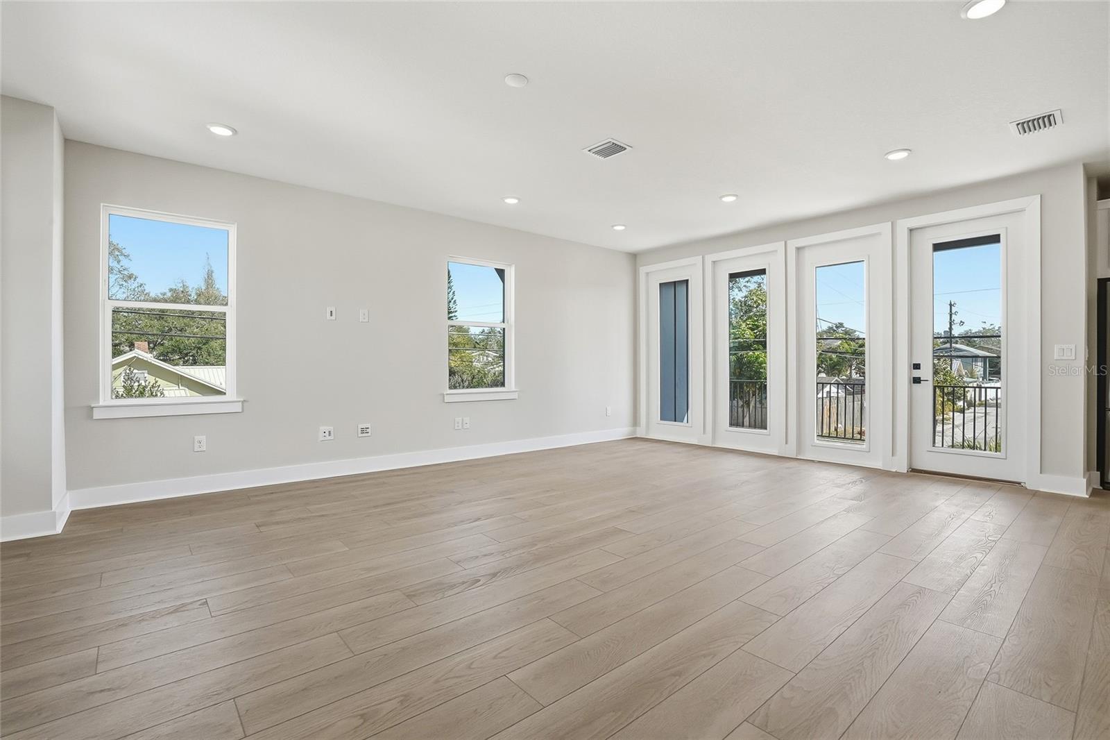 BLANC TOWNHOMES - Residential
