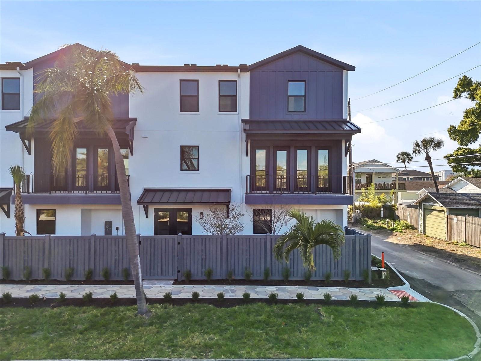 BLANC TOWNHOMES - Residential