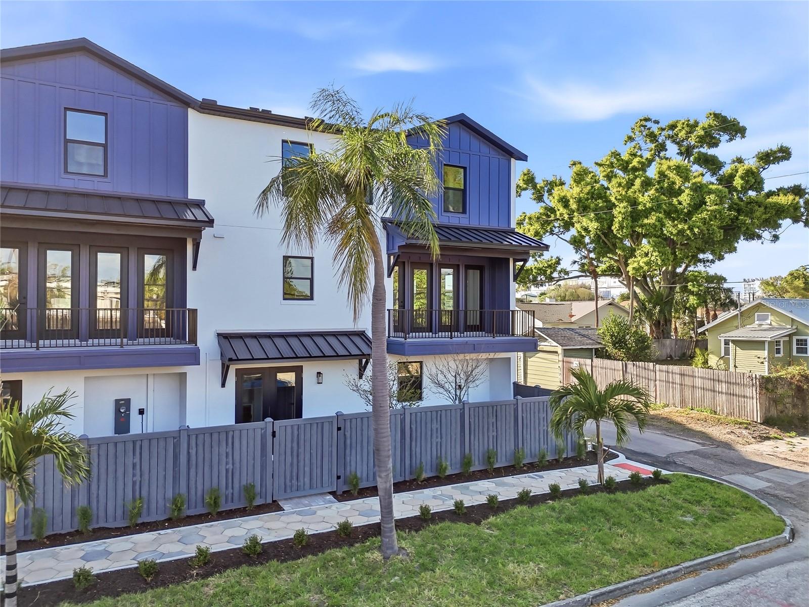 BLANC TOWNHOMES - Residential