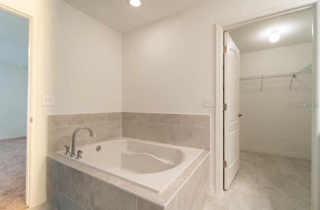 THOMPSON PRESERVE - Residential Lease