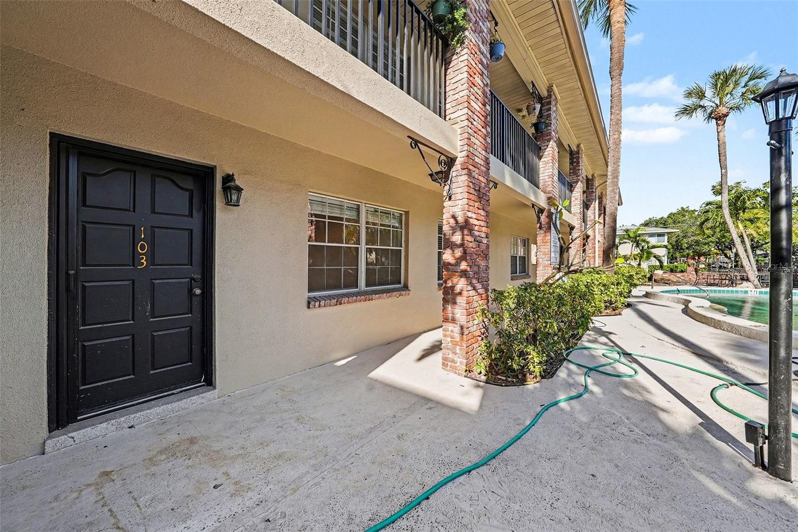 THE RETREAT ON DAVIS ISLAND - Residential