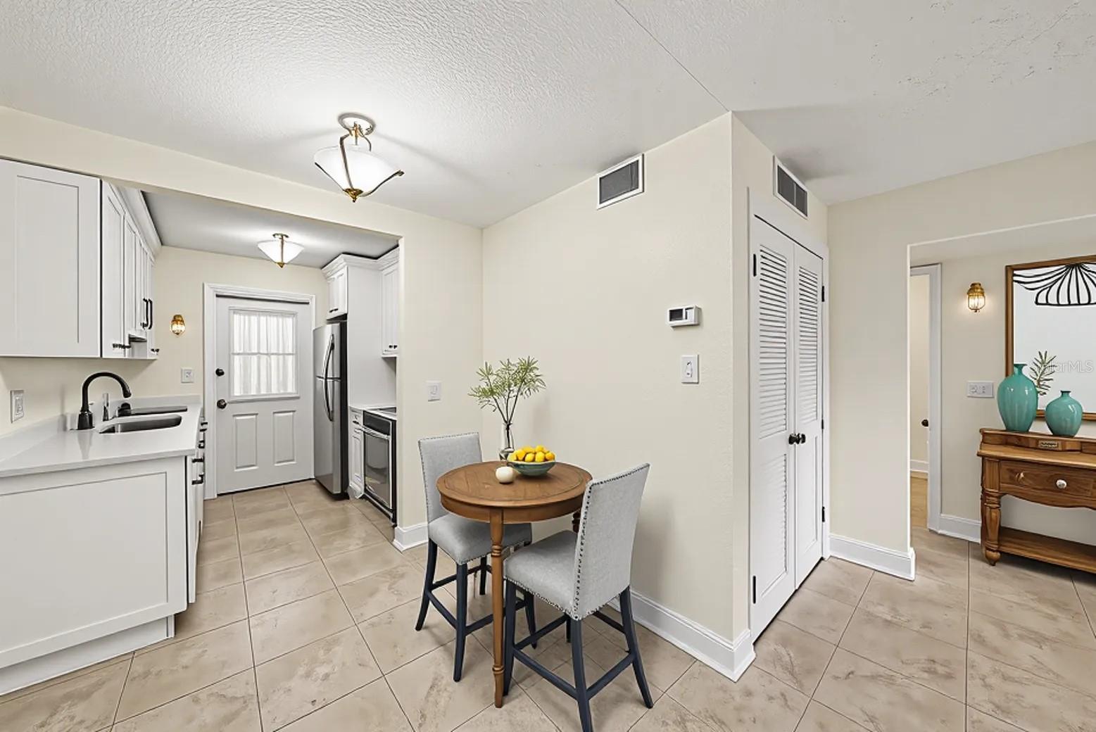 THE RETREAT ON DAVIS ISLAND - Residential