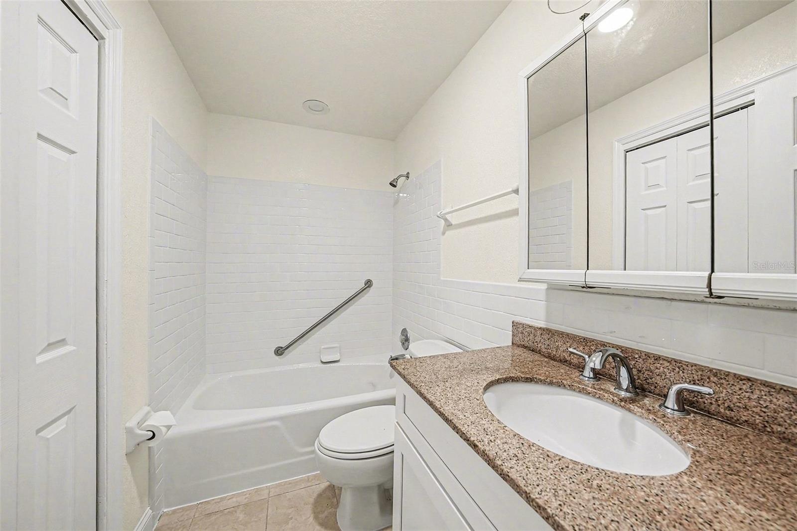 THE RETREAT ON DAVIS ISLAND - Residential