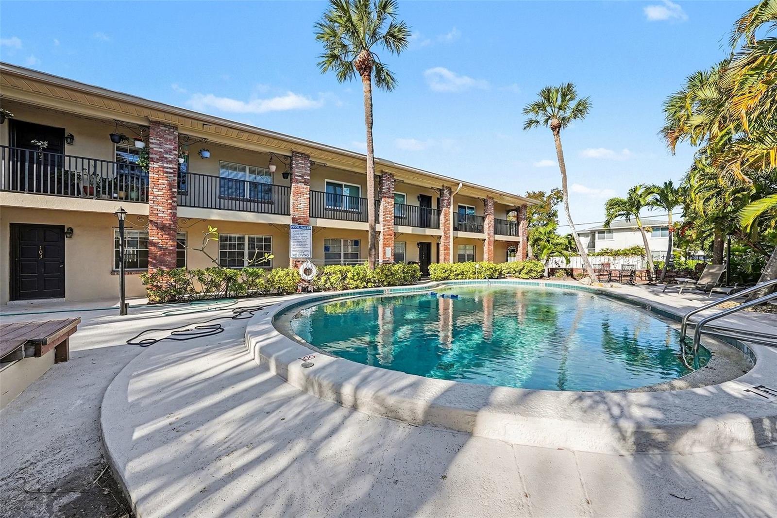 THE RETREAT ON DAVIS ISLAND - Residential