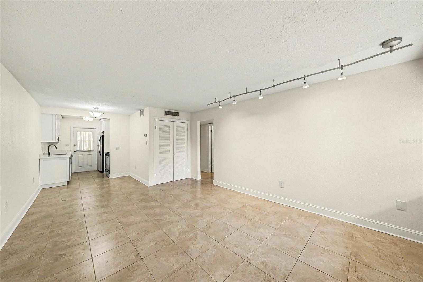 THE RETREAT ON DAVIS ISLAND - Residential