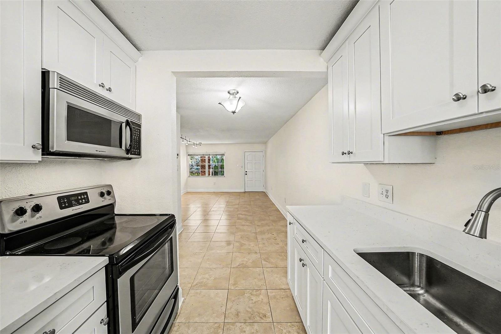 THE RETREAT ON DAVIS ISLAND - Residential