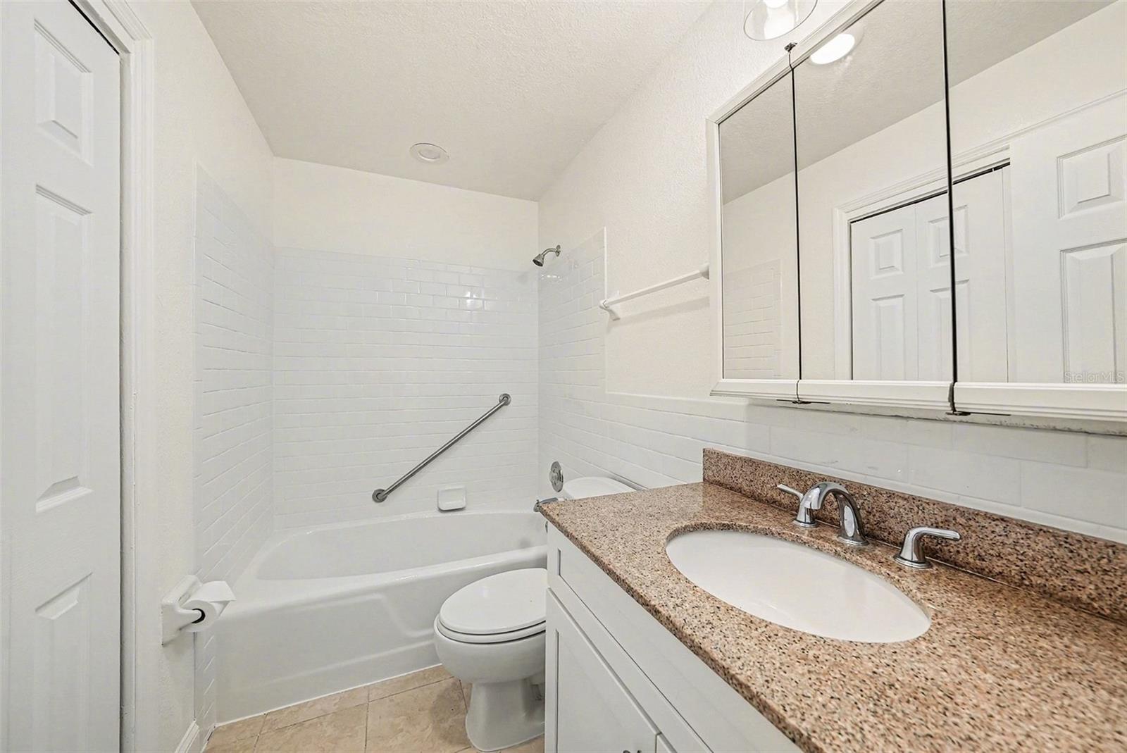 THE RETREAT ON DAVIS ISLAND - Residential