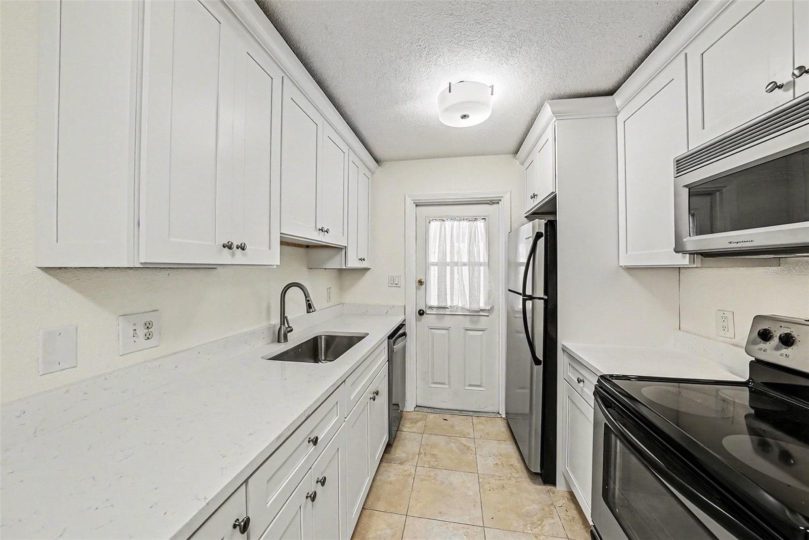 THE RETREAT ON DAVIS ISLAND - Residential