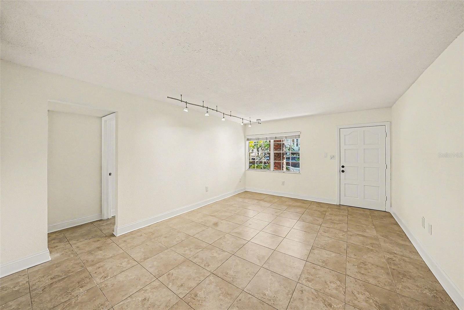 THE RETREAT ON DAVIS ISLAND - Residential