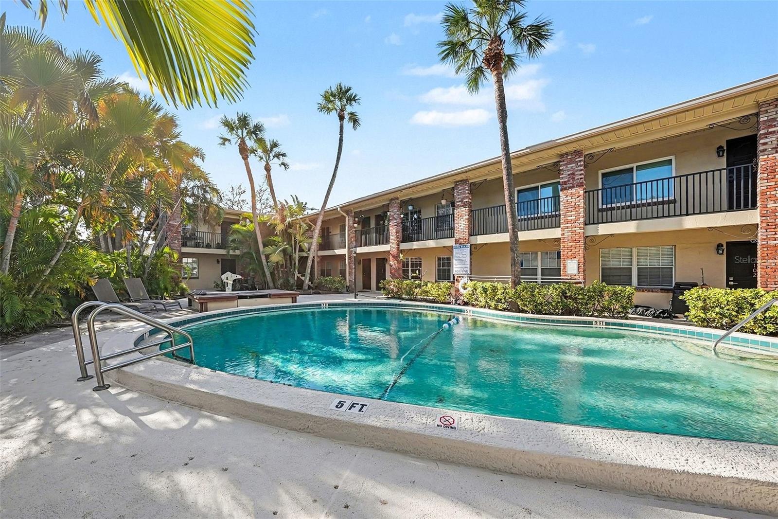 THE RETREAT ON DAVIS ISLAND - Residential