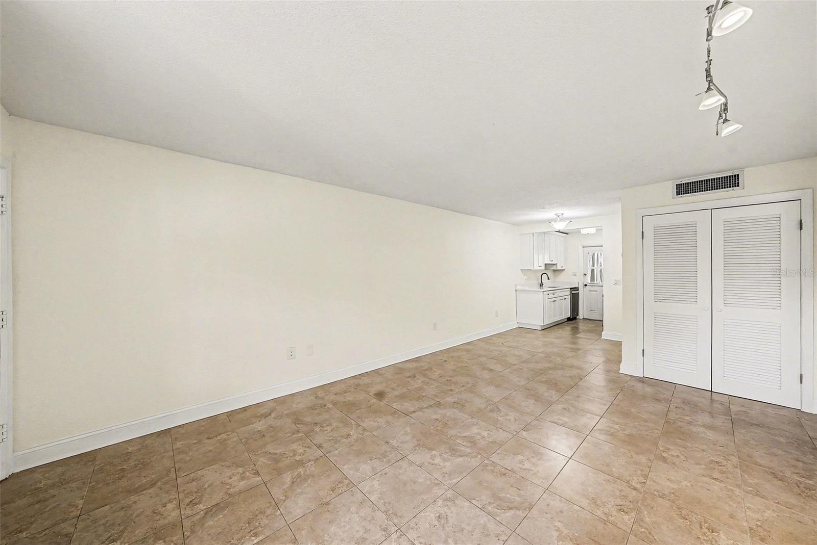 THE RETREAT ON DAVIS ISLAND - Residential