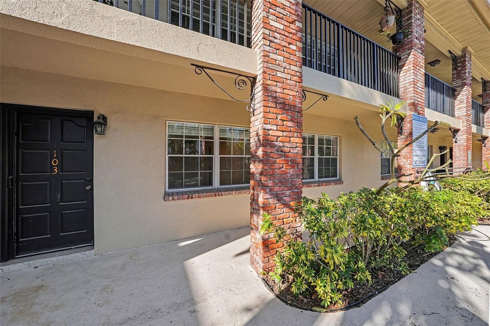 THE RETREAT ON DAVIS ISLAND - Residential