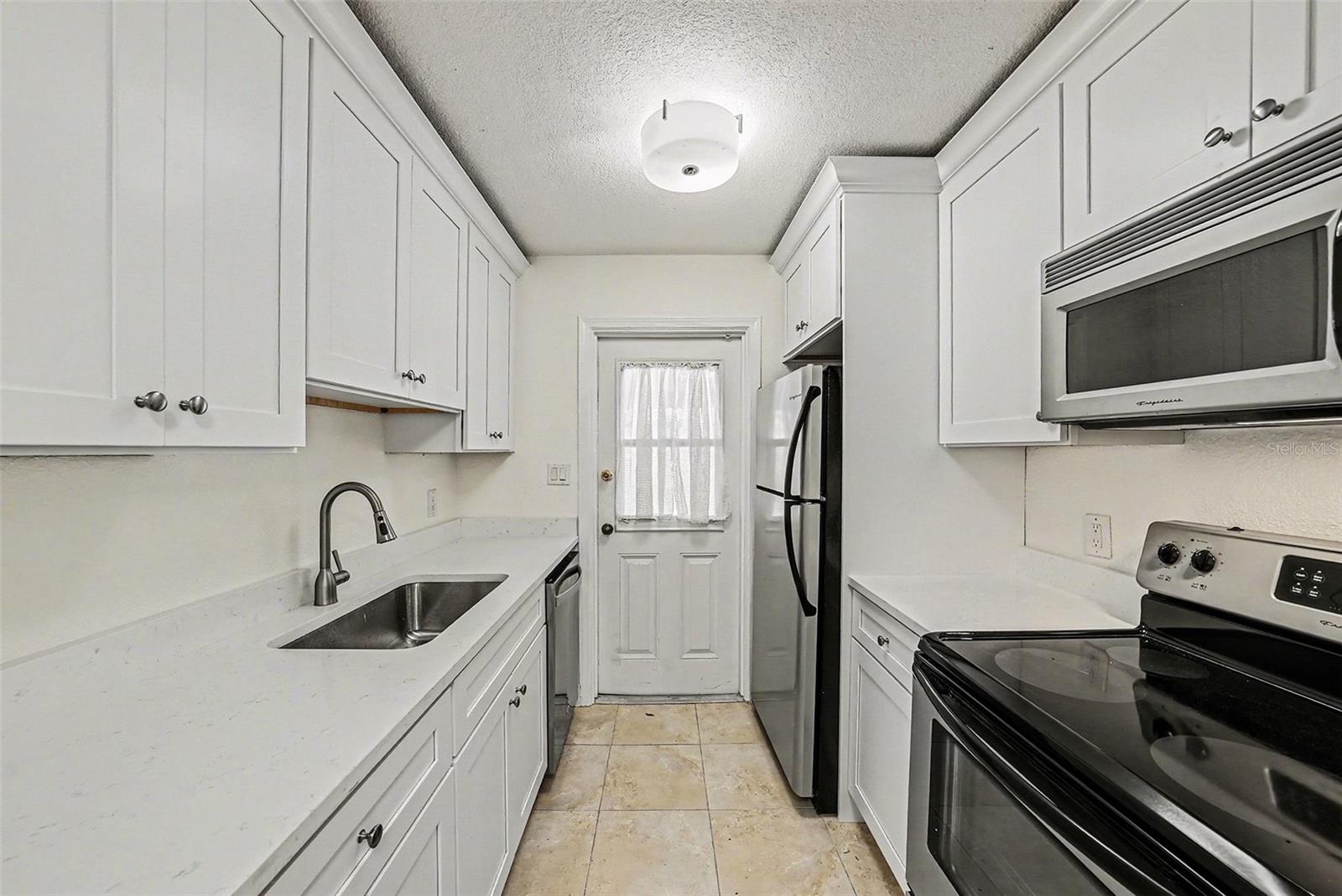 THE RETREAT ON DAVIS ISLAND - Residential