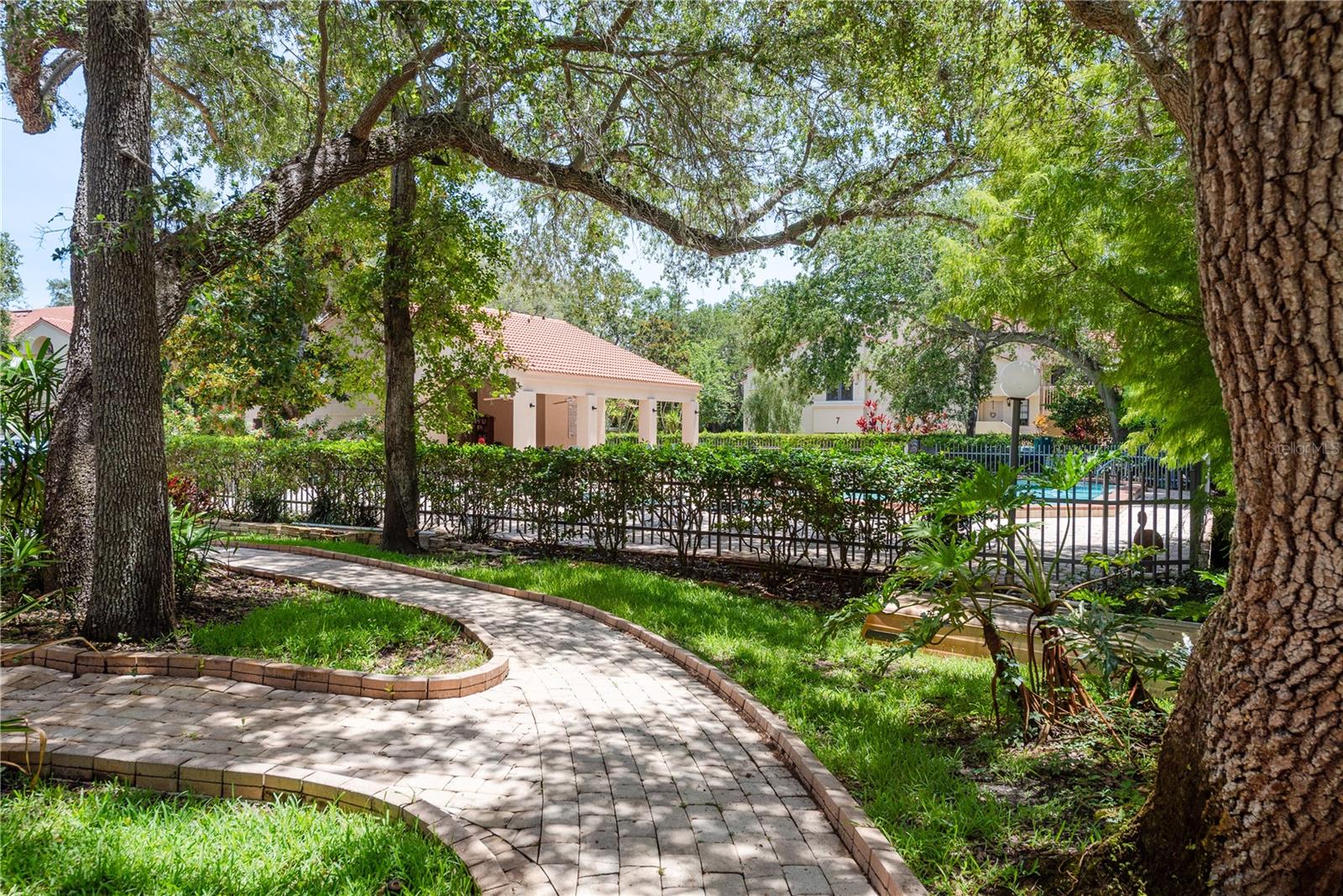 LOS PRADOS CONDO - Residential
