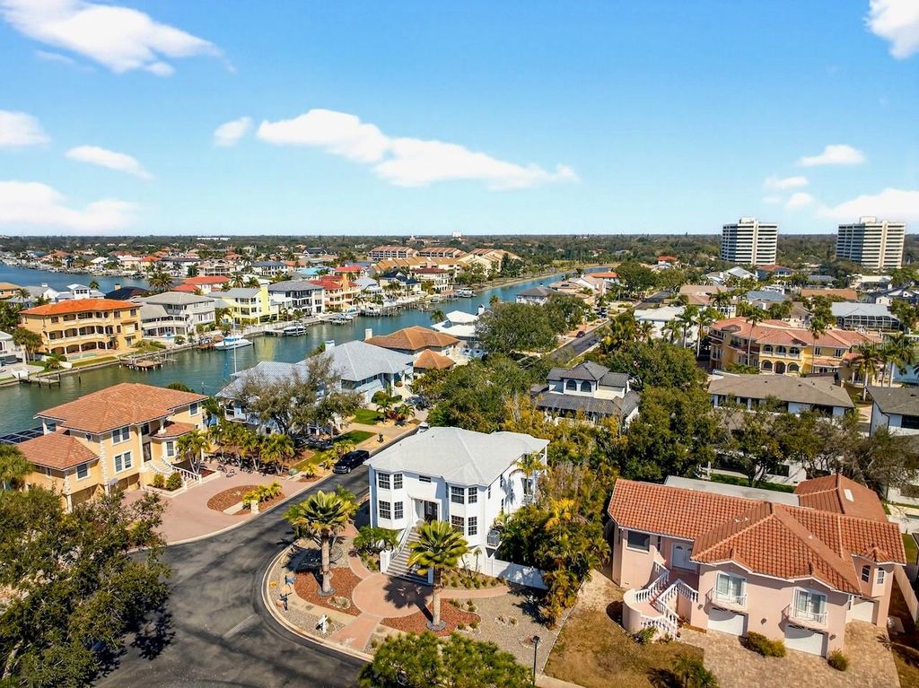 Photo of 5900 Bayview Circle S, Gulfport, FL 33707 (MLS # TB8470263)