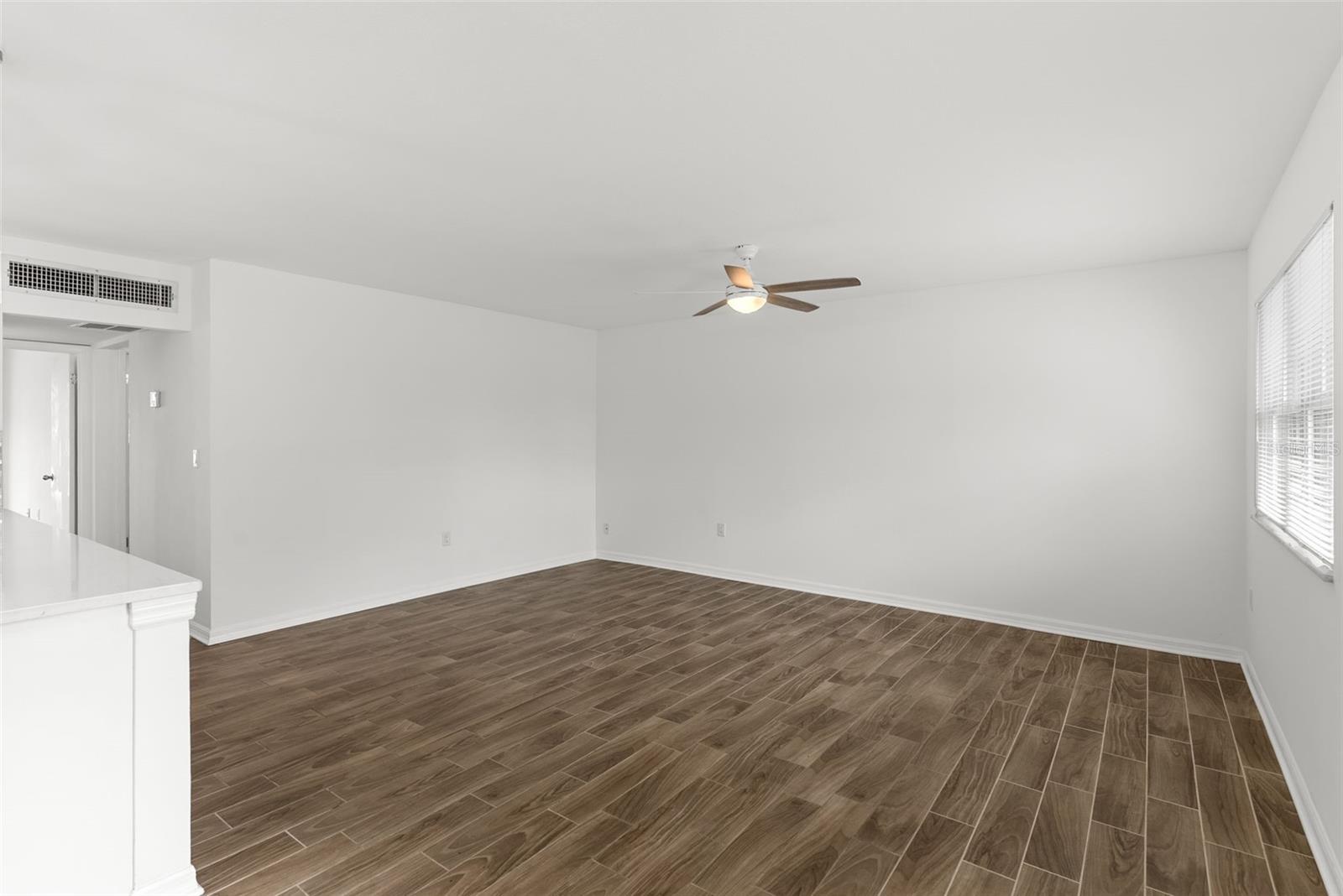 205 KINGS BOULEVARD 52