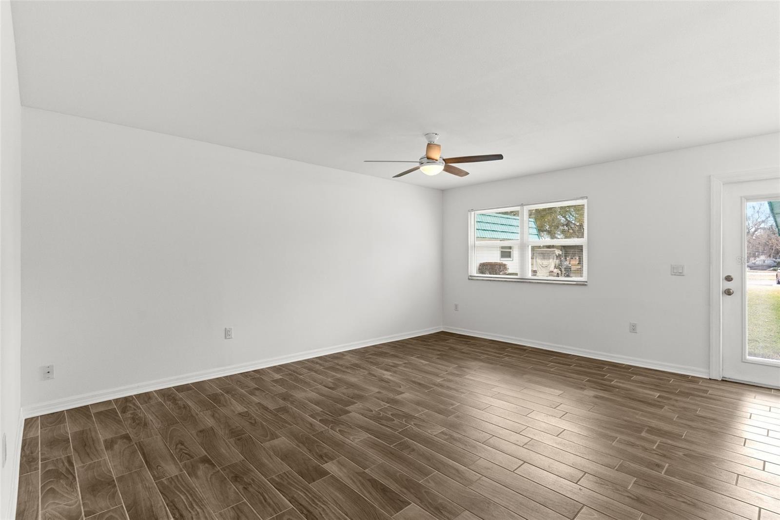 205 KINGS BOULEVARD 52