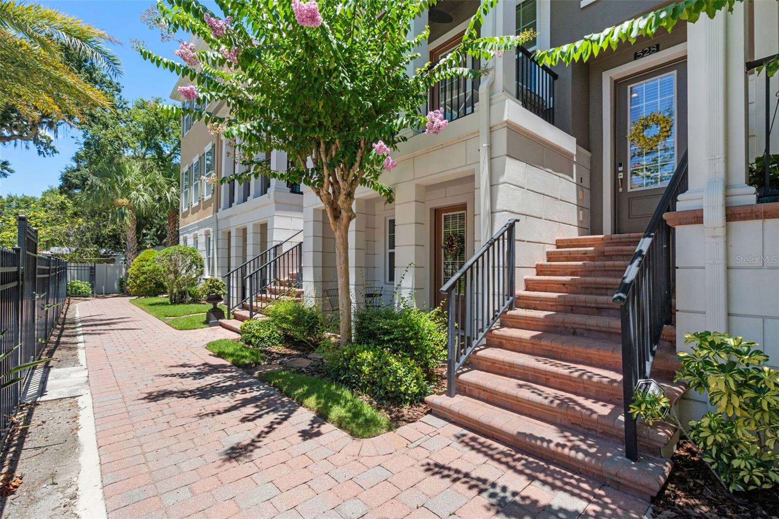528 LANARK COURT