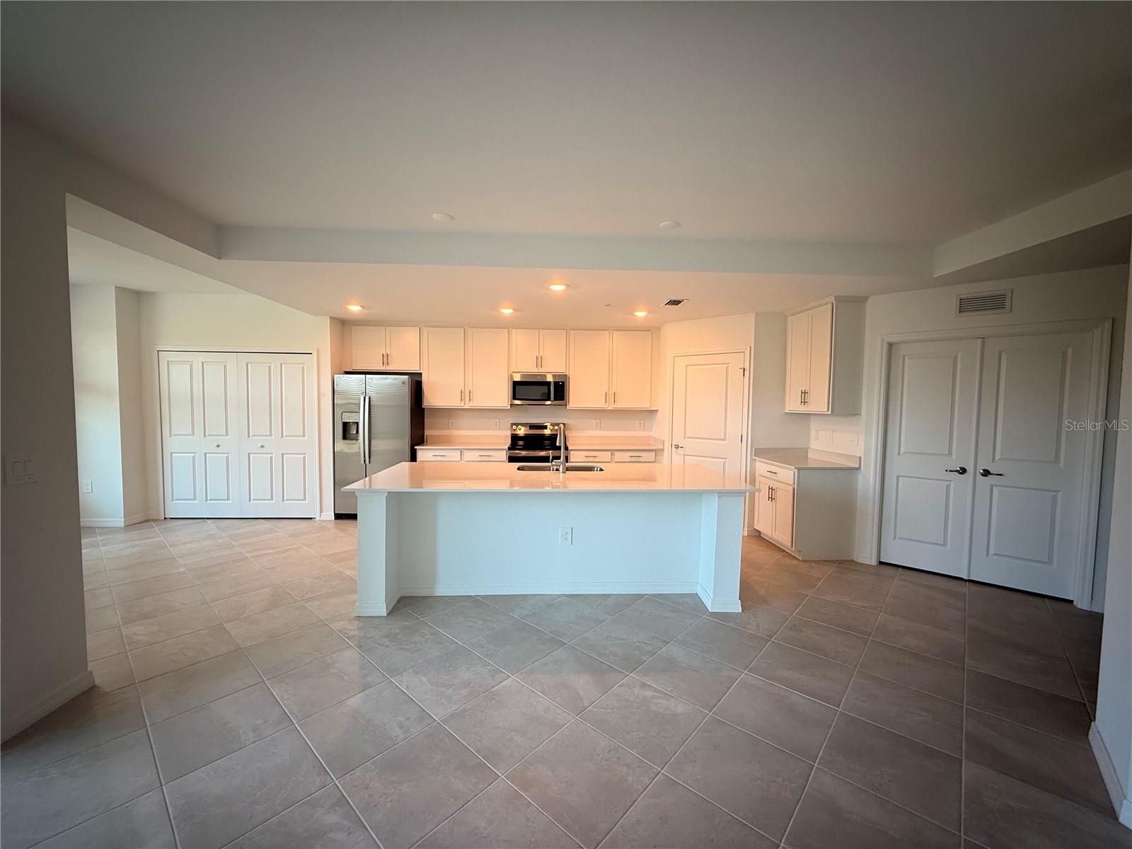 VERANDA 4/HERITAGE LNDG PH 3 B - Residential Lease