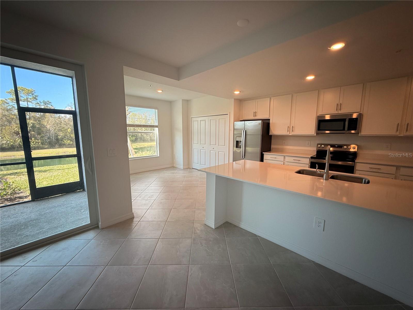 VERANDA 4/HERITAGE LNDG PH 3 B - Residential Lease