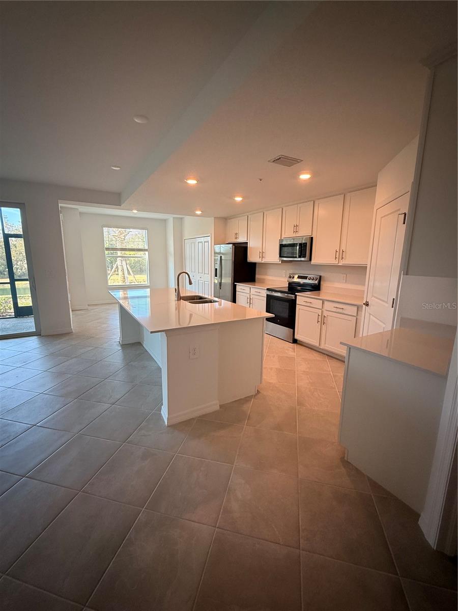 VERANDA 4/HERITAGE LNDG PH 3 B - Residential Lease