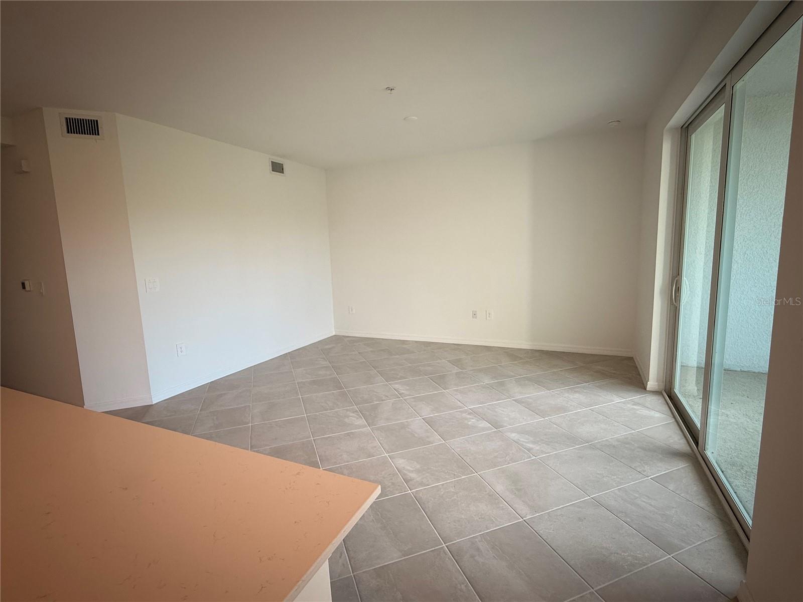 VERANDA 4/HERITAGE LNDG PH 3 B - Residential Lease