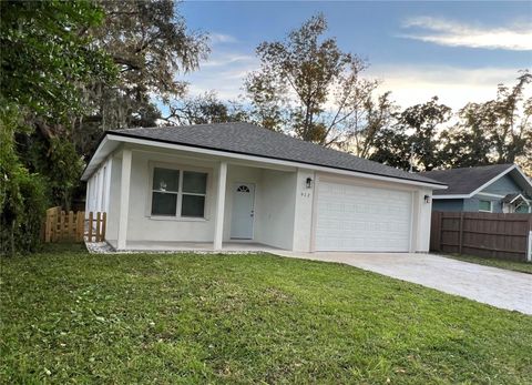 A home in LAKELAND