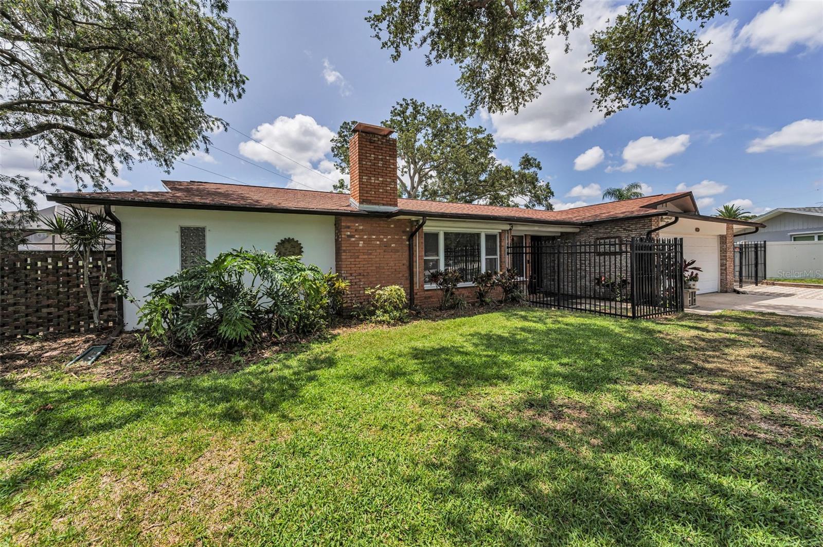 1899 OAK PARK DRIVE S