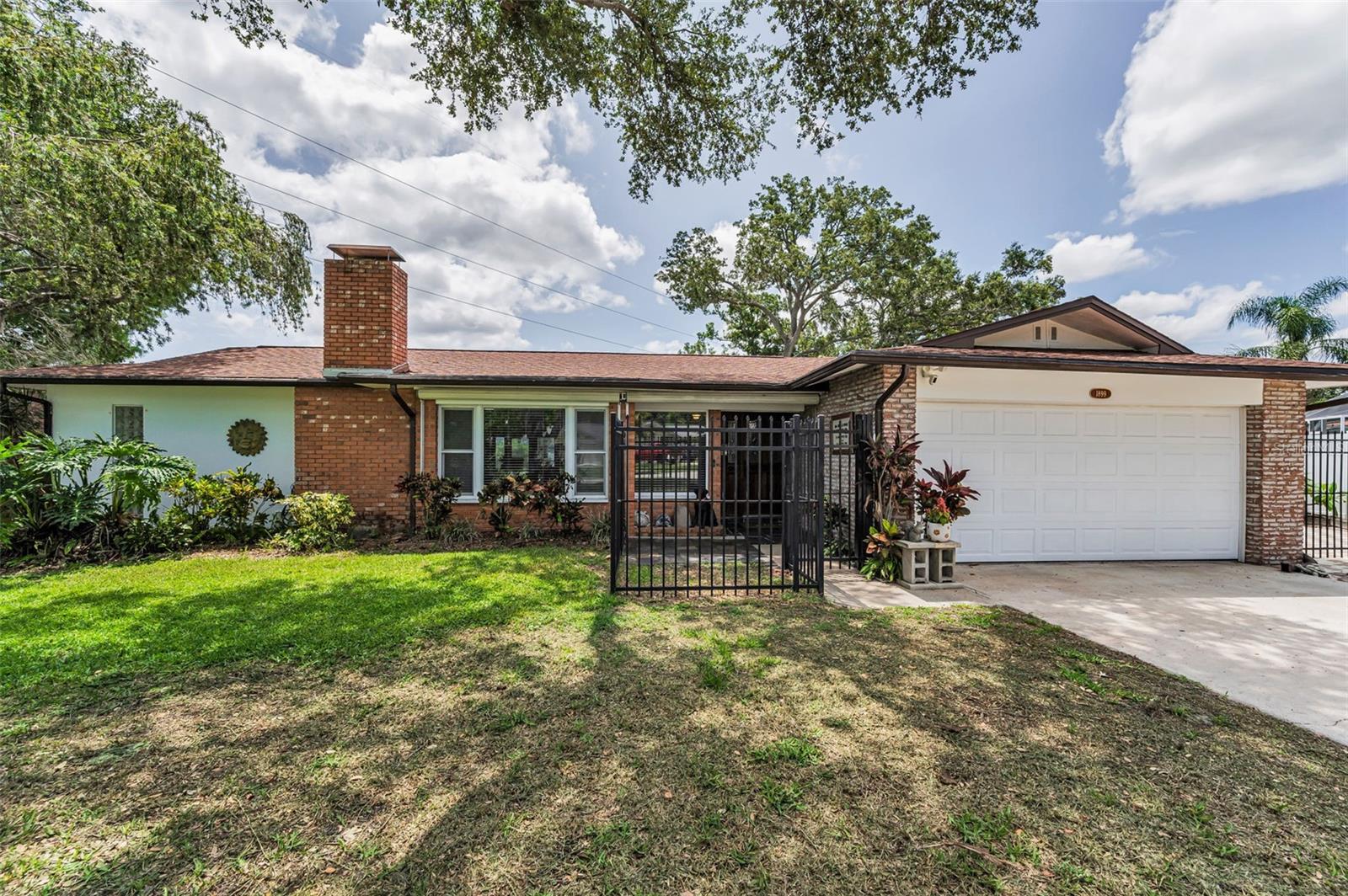 1899 OAK PARK DRIVE S