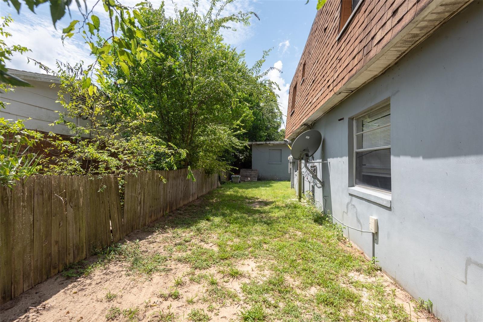 656 WILLIAMSBURG DRIVE