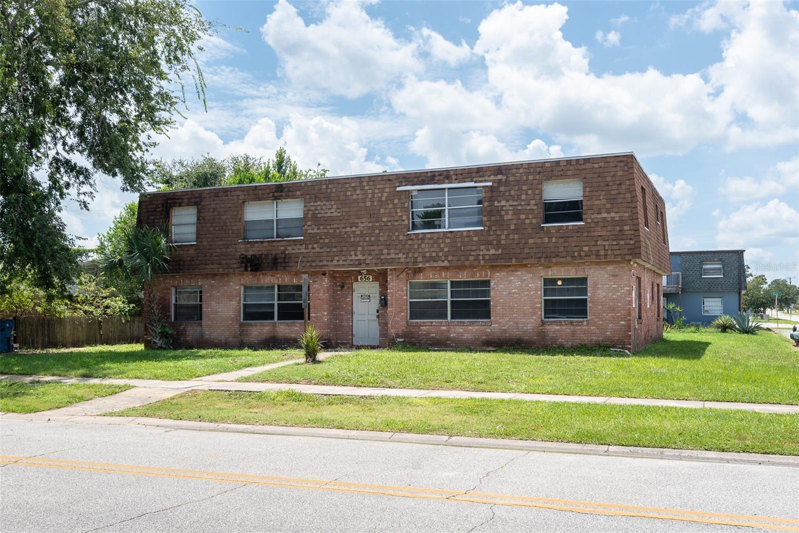 656 WILLIAMSBURG DRIVE