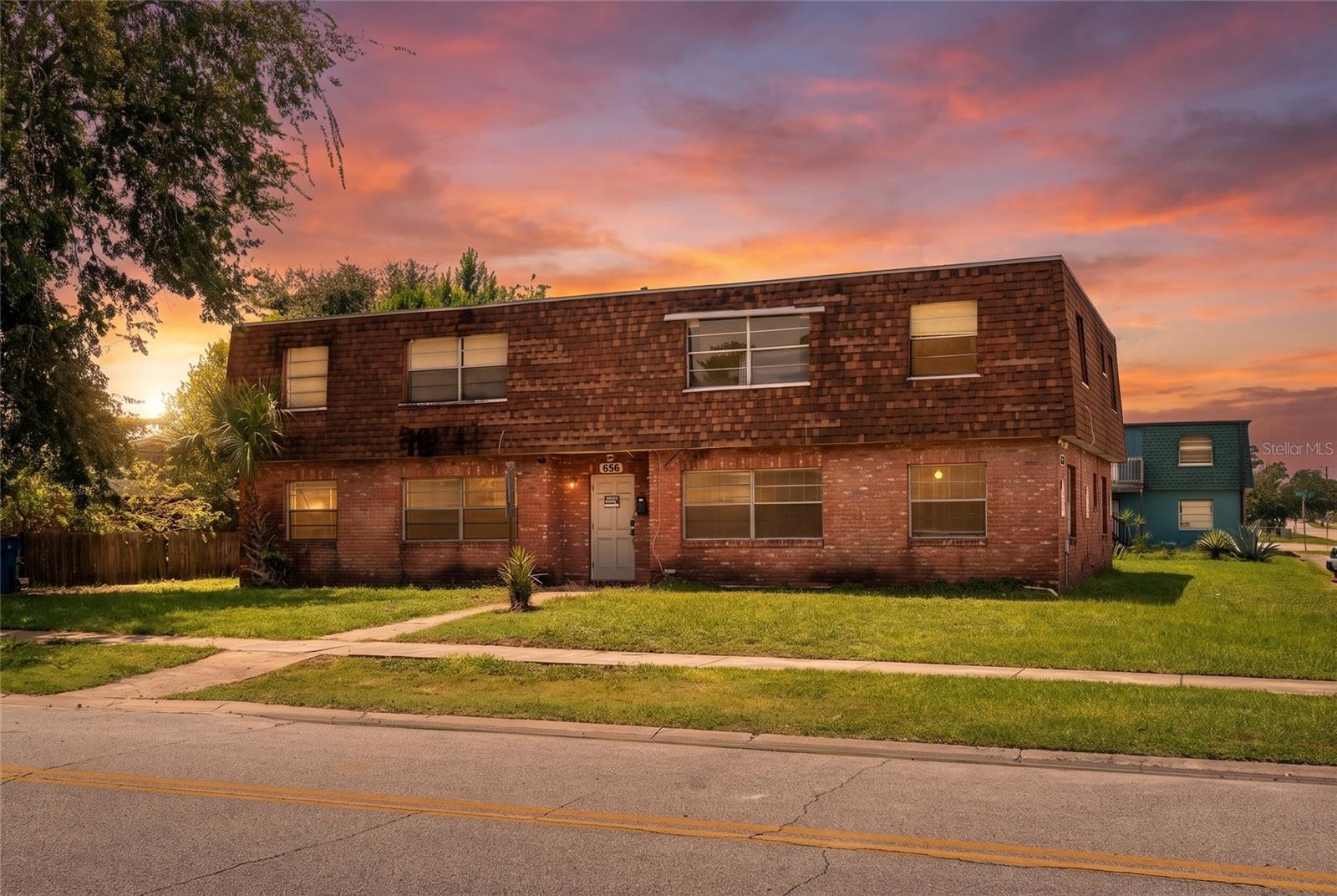 656 WILLIAMSBURG DRIVE