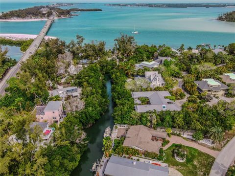 A home in LONGBOAT KEY