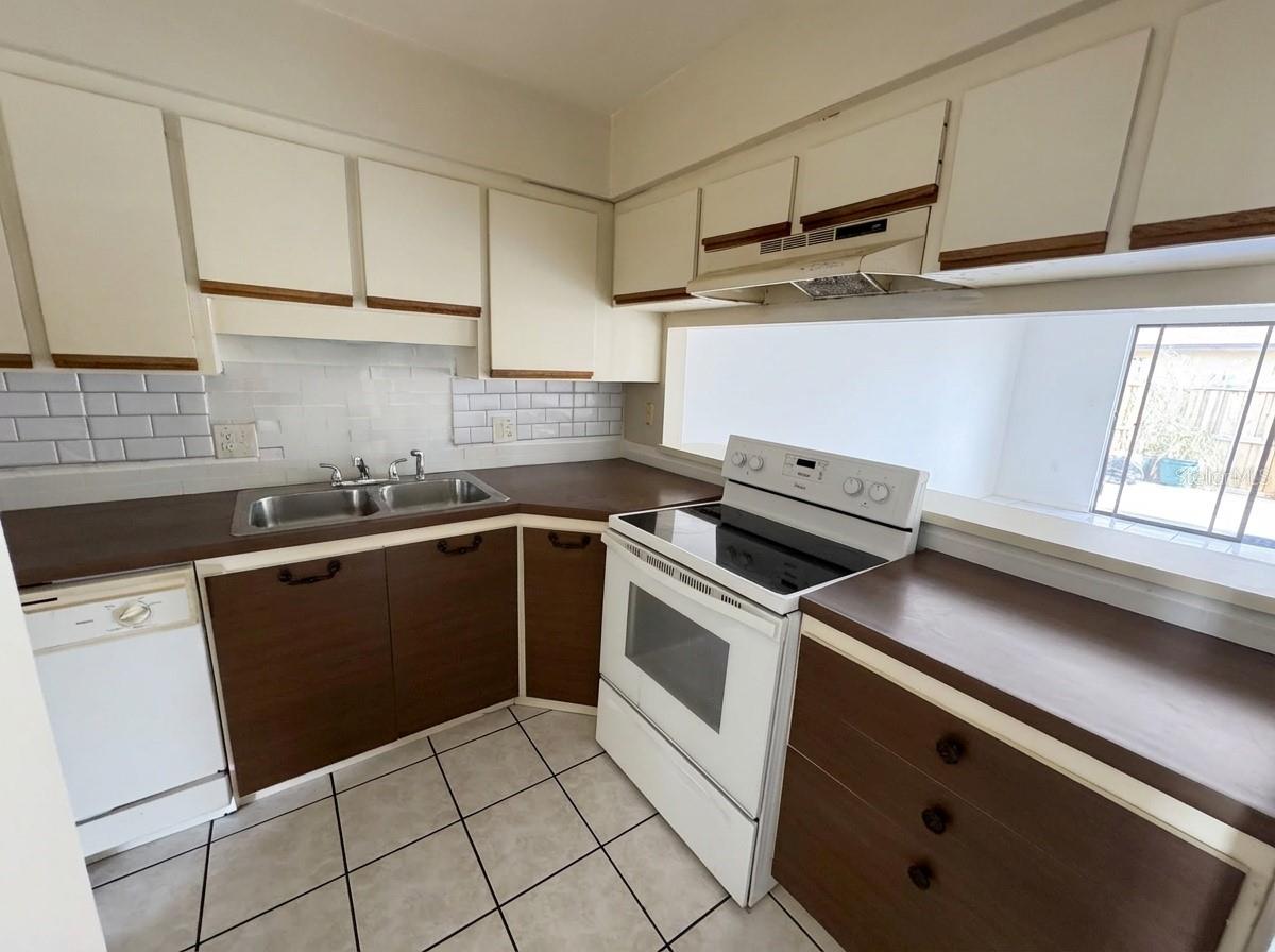 CARIBBEAN VILLAS CONDO PH A-F - Residential