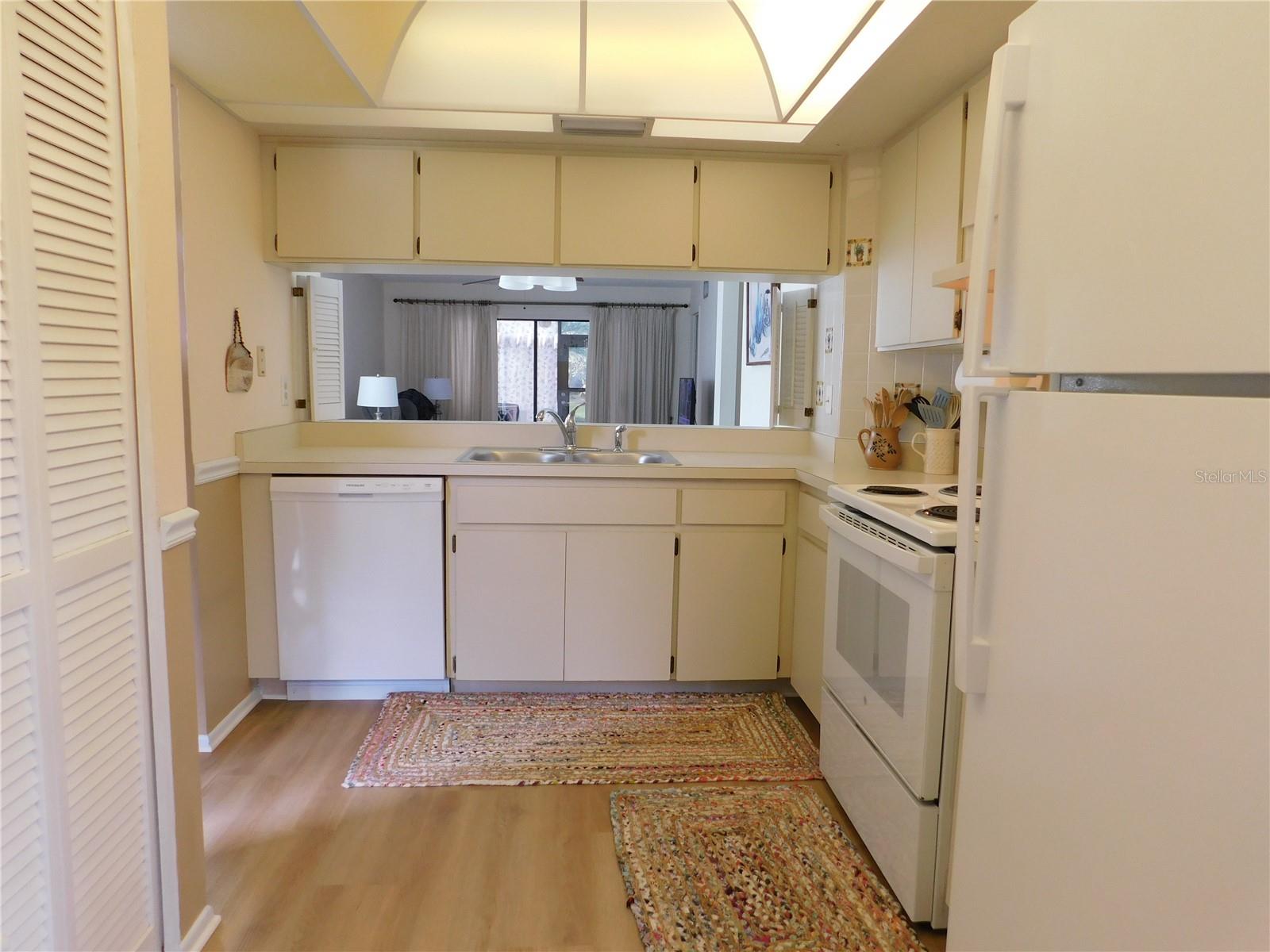 COUNTRY VILLAGE - Residential