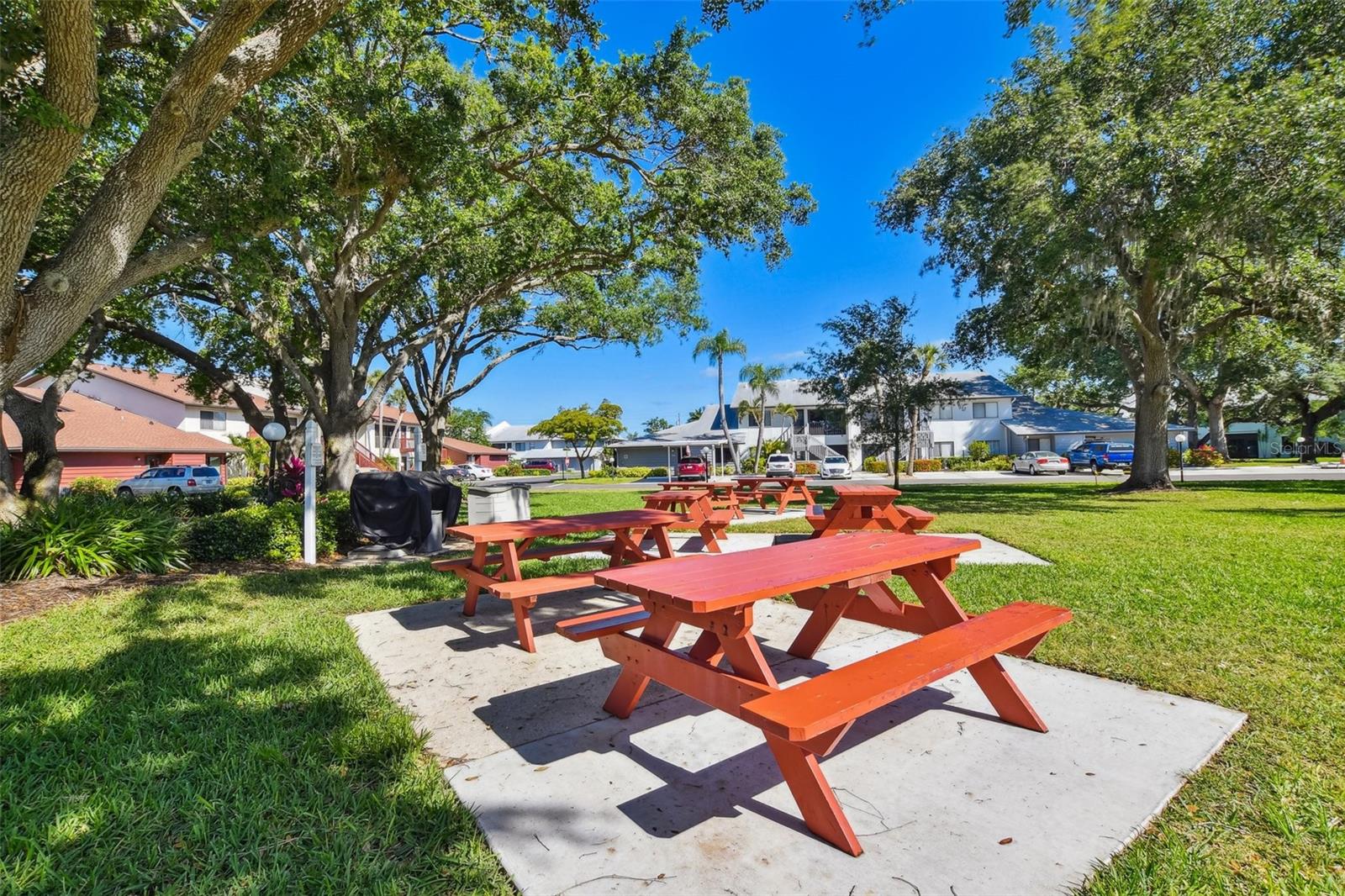 COUNTRY VILLAGE - Residential